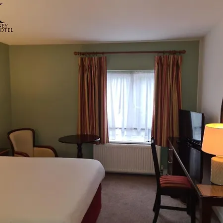 Court فندق كيلارني