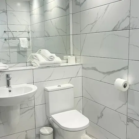 Отель Court 3*