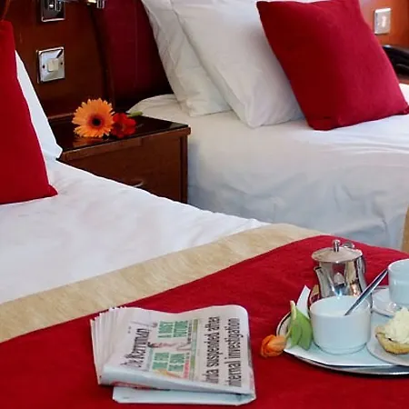 Court Otel 3*